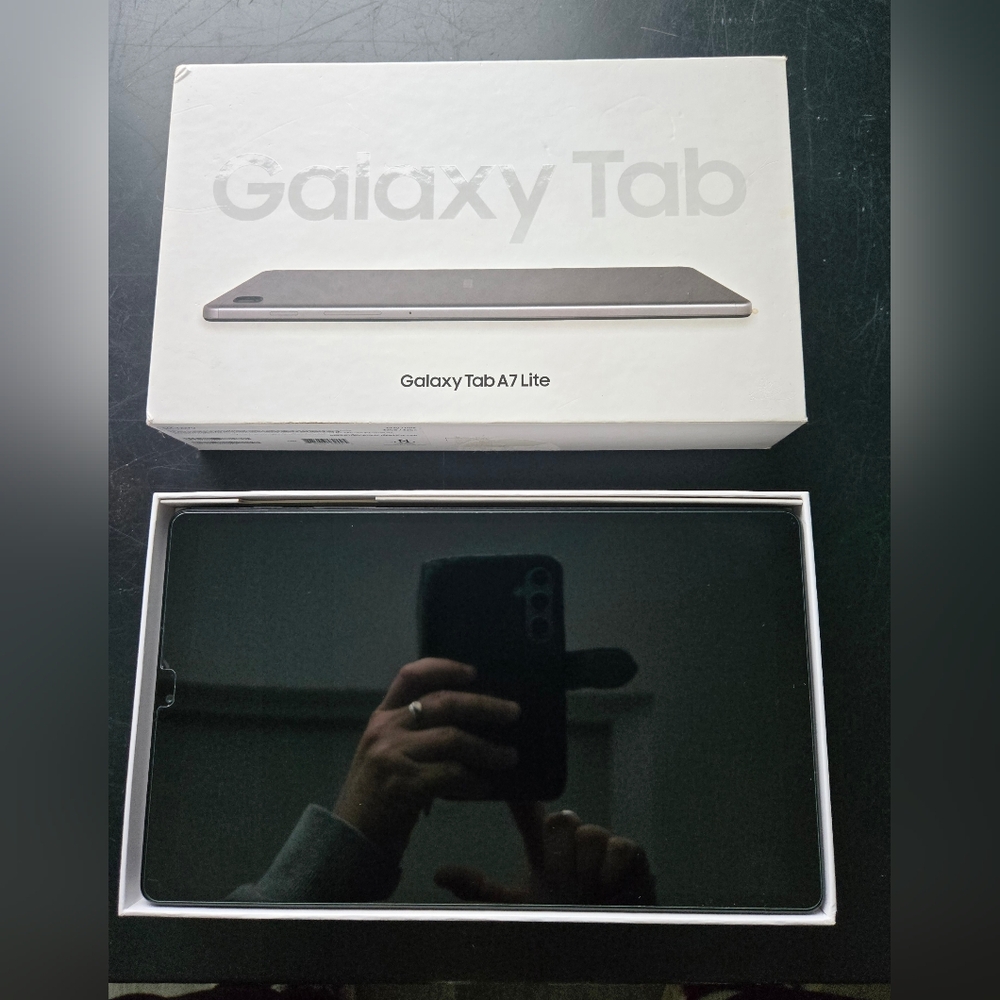 Samsung Galaxy Tab A7 Lite in Sleek Black